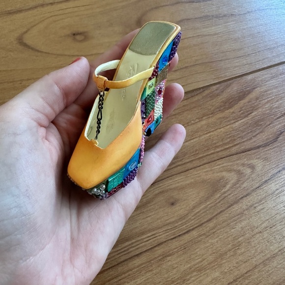 Vintage Just The Right Shoe Collection: Festive - Picture 3 of 10